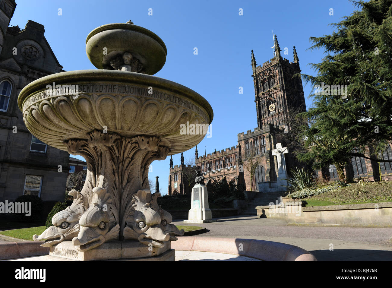 Chiesa di St Peters e giardini a Wolverhampton Regno Unito Inghilterra Foto Stock