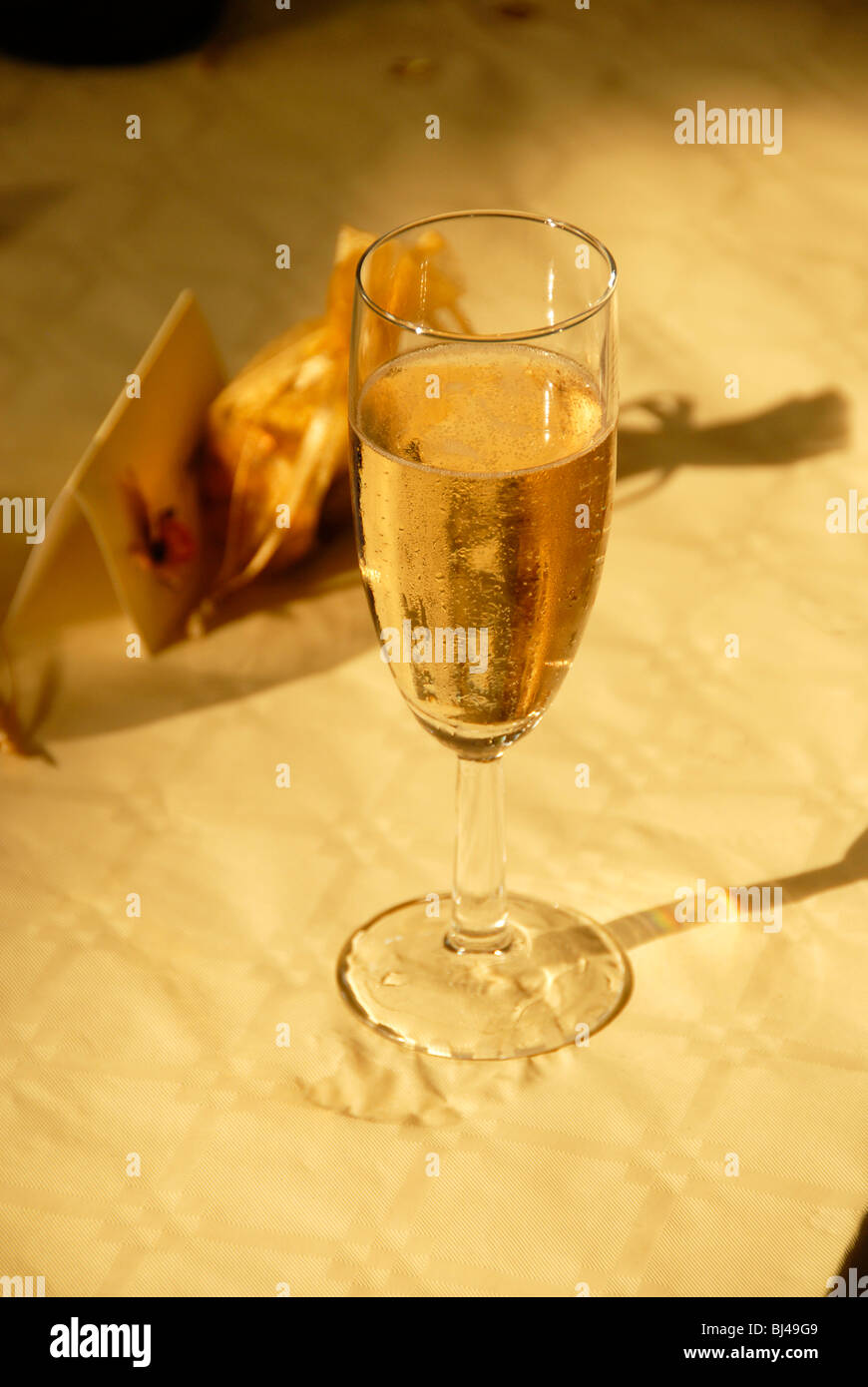 Bicchiere di champagne alla festa Foto Stock