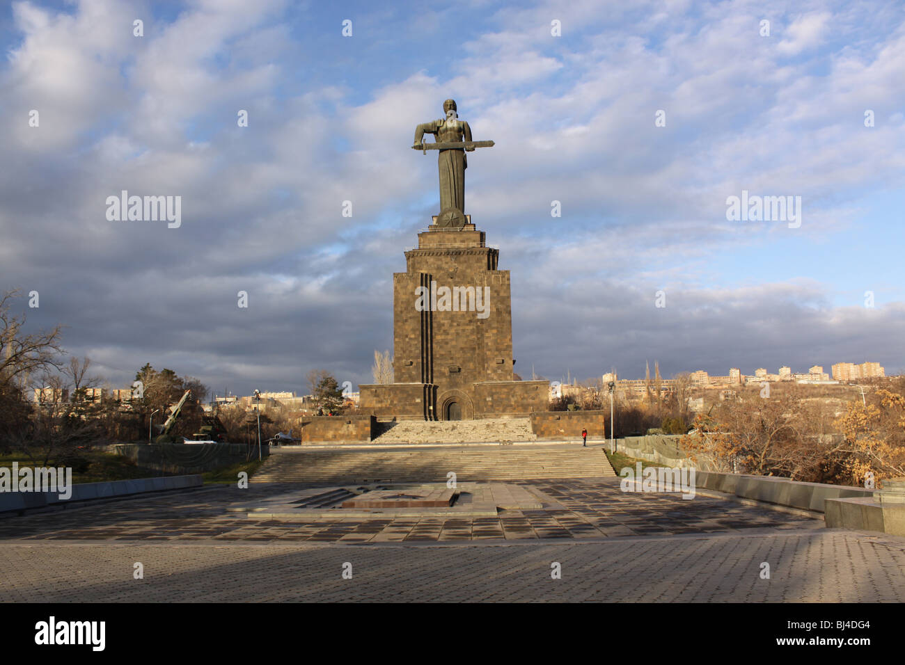 Armenia. Yerevan.La Madre Armenia un monumento nel parco della vittoria. Foto Stock