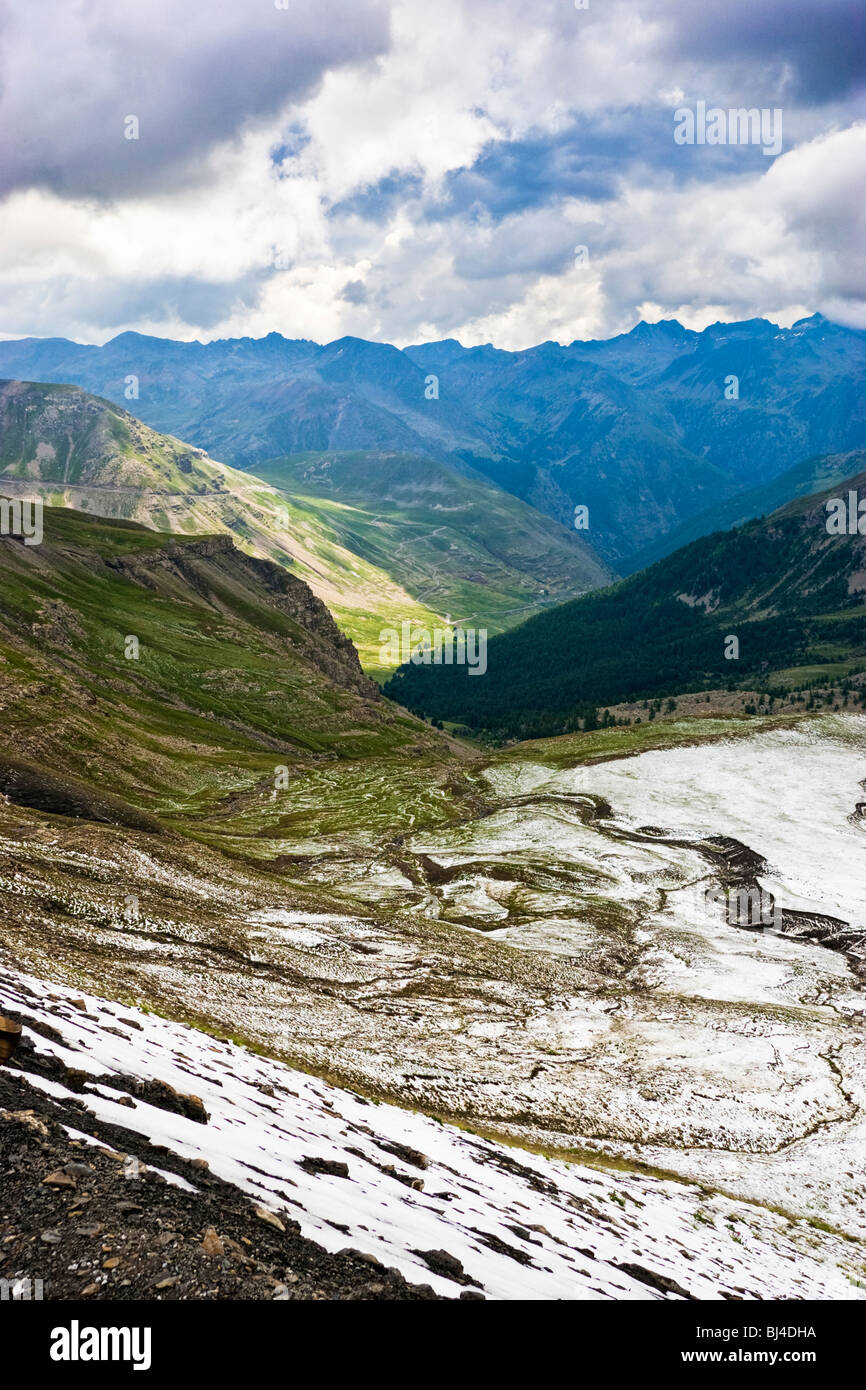 Vista da Col de la Bonette nelle Alpes Maritimes, Provenza, Francia in estate Foto Stock