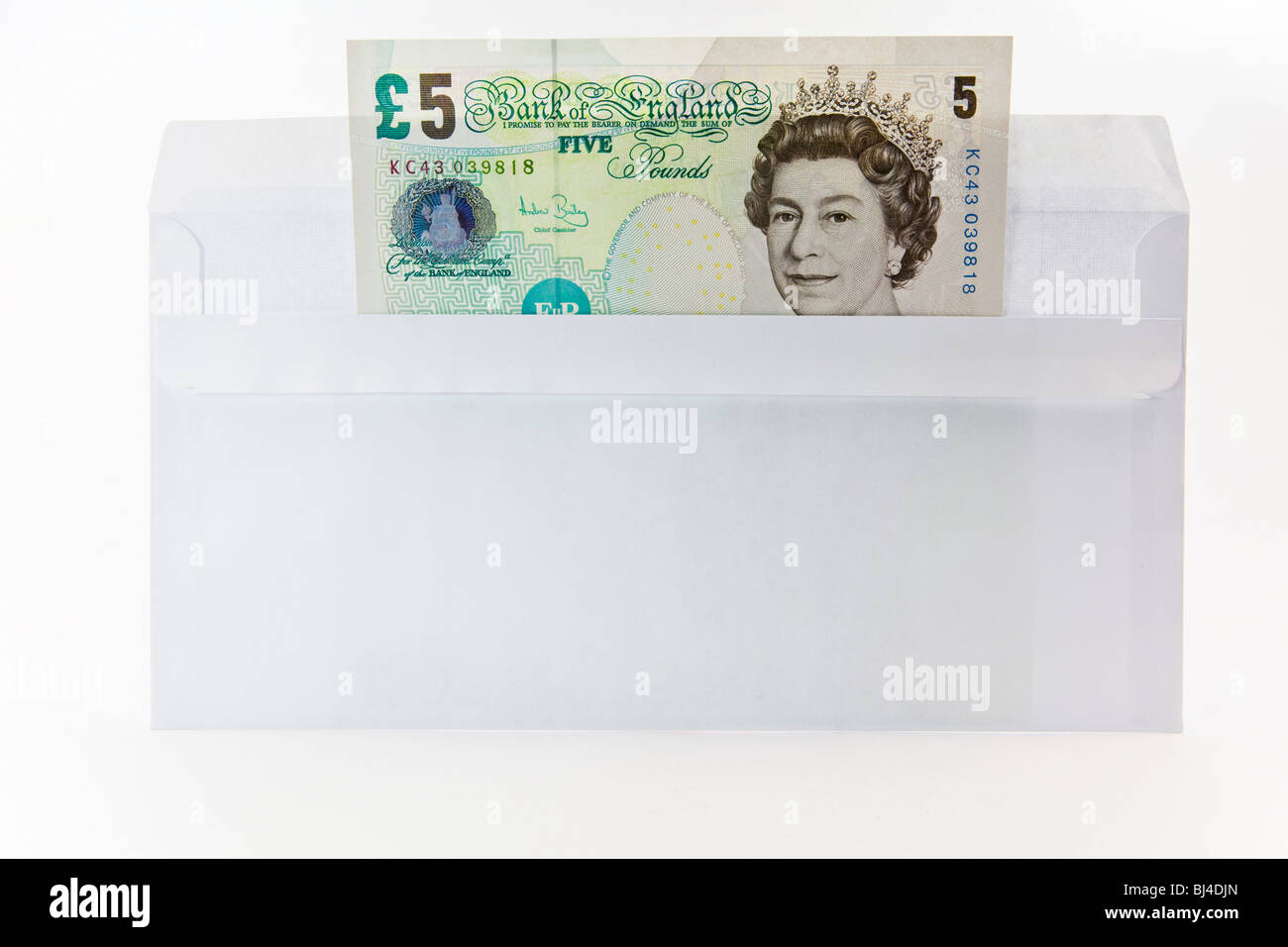 Lettera con 50 libbre, soldi in una busta Foto Stock