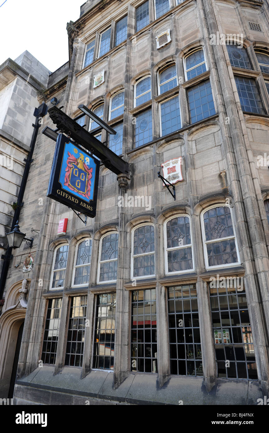 Il Giffard Arms pub costruito in stile Tudor in Victoria Street a Wolverhampton Regno Unito Inghilterra Foto Stock