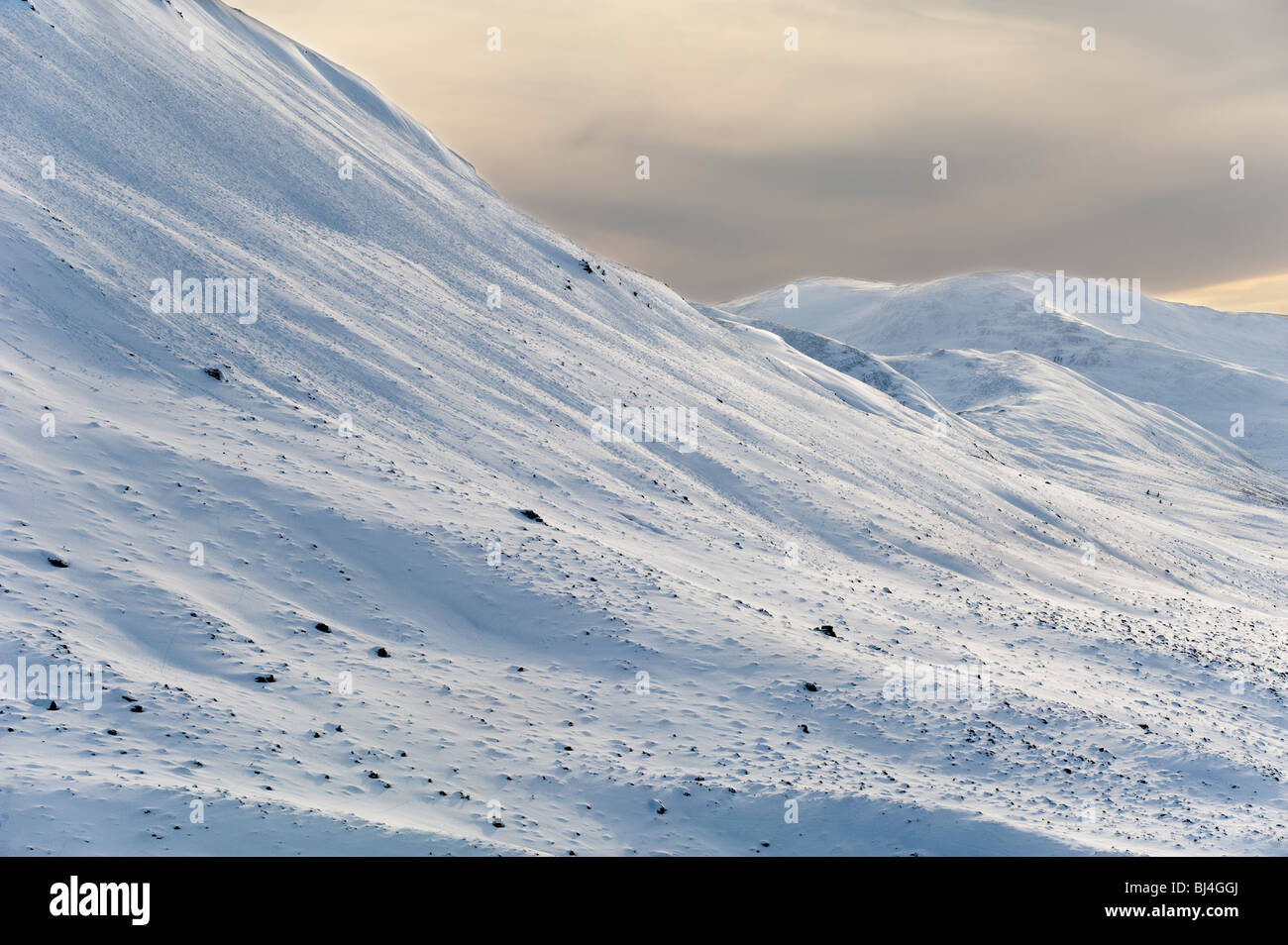 Immagine di montagne coperte di neve a glenshee Scozia Scotland Foto Stock