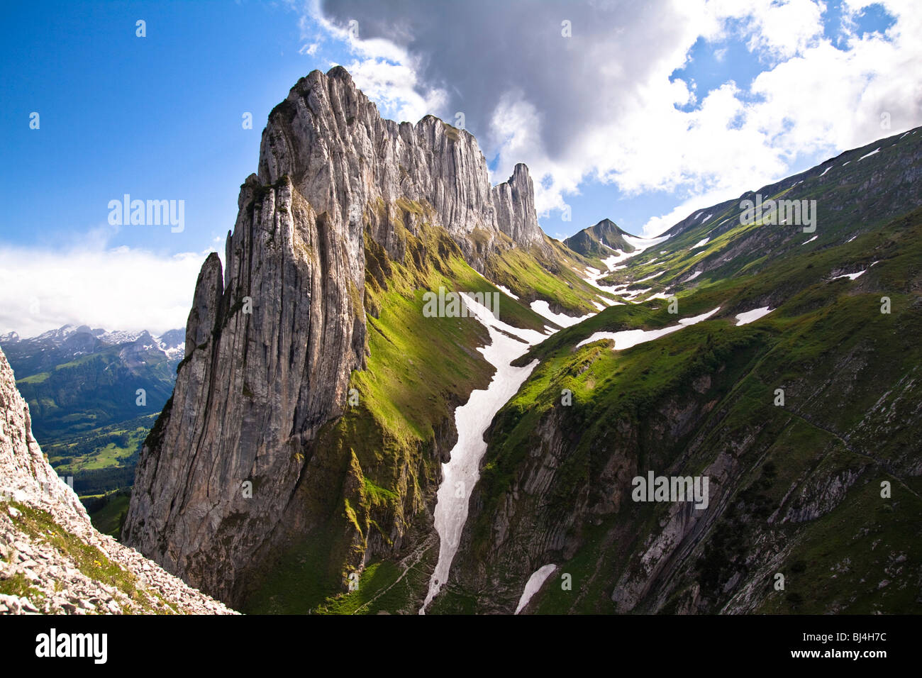 Kreuzberge, mountain range sul bordo orientale delle montagne Alpsteingebirge, nel retro Mt. Mutschen, lasciato il Rheintal va Foto Stock