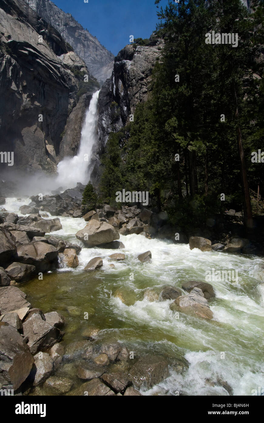 Abbassare Yosemite Falls, del Parco Nazionale Yosemite in California Foto Stock