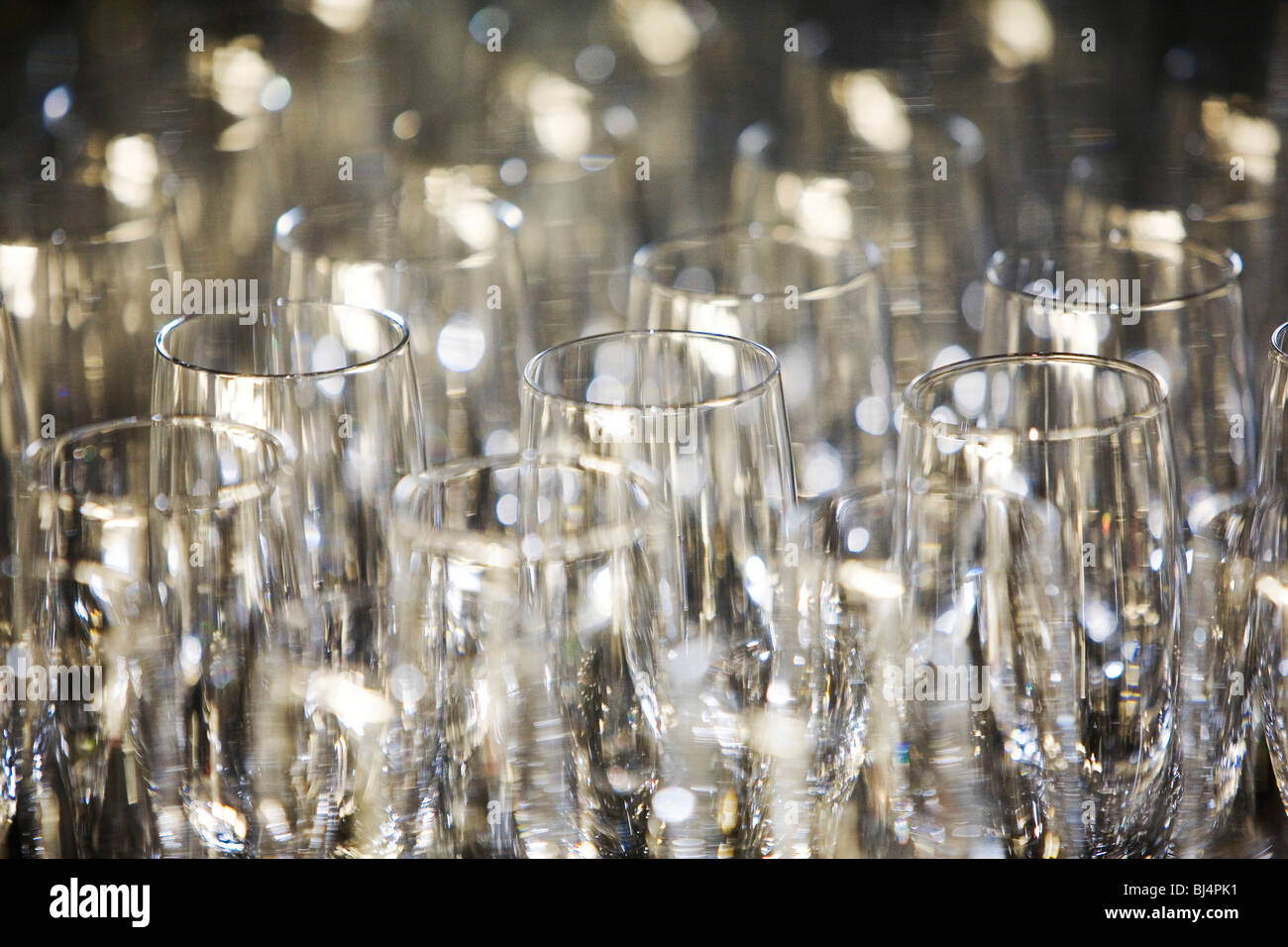 Bicchieri di champagne in una riga Foto Stock