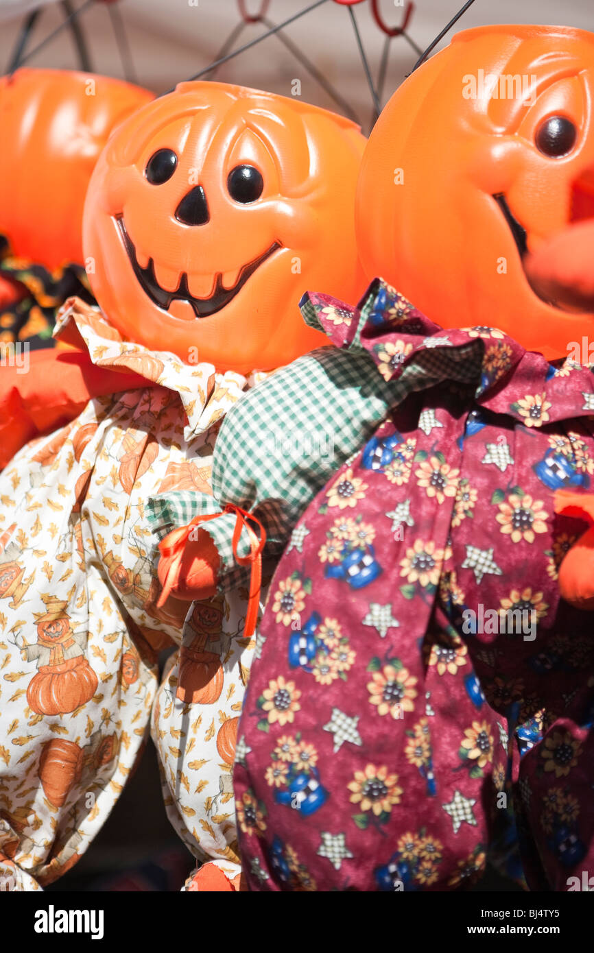Zucca di Halloween bambole di testa a Carpinteria Festival di Avocado, Carpinteria, California Foto Stock