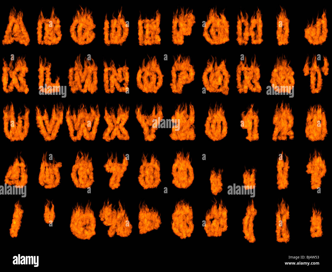 La masterizzazione di alfabeto lettere e numeri di sagome isolati su sfondo nero. Resa in 3D illustrazione Foto Stock