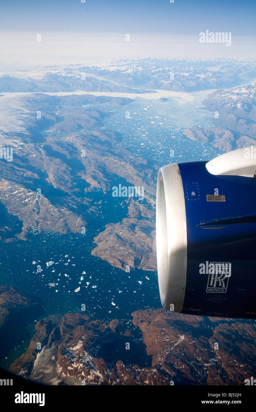 Vista di una Rolls Royce motore per British Airways dal piano di giacitura in cui si vola sopra la Groenlandia Foto Stock