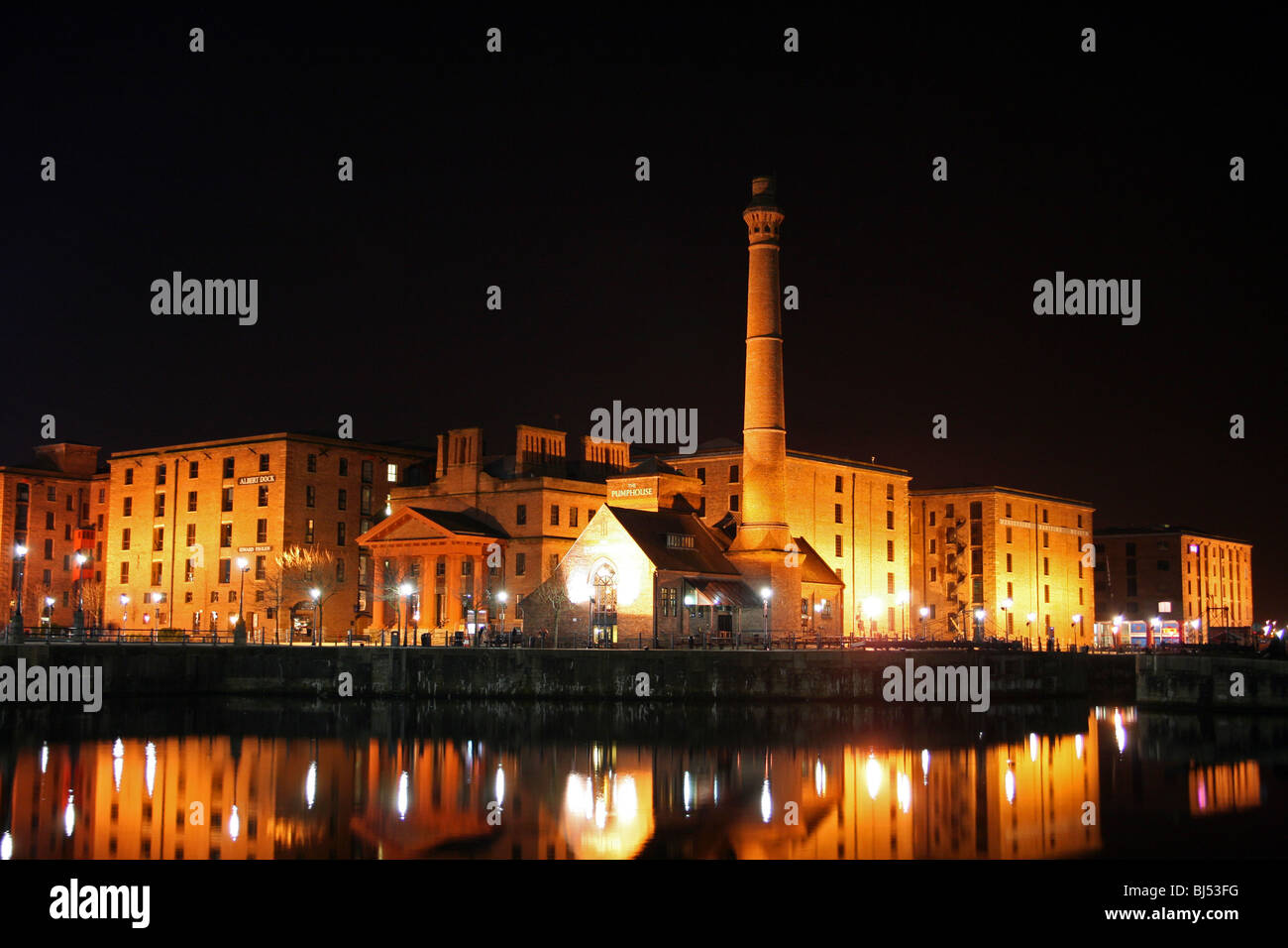 Il molo di notte, Liverpool, Merseyside, Regno Unito Foto Stock