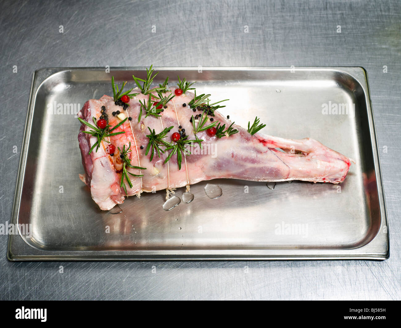 Un pezzo di carne di agnello pronti per essere cucinati Foto Stock