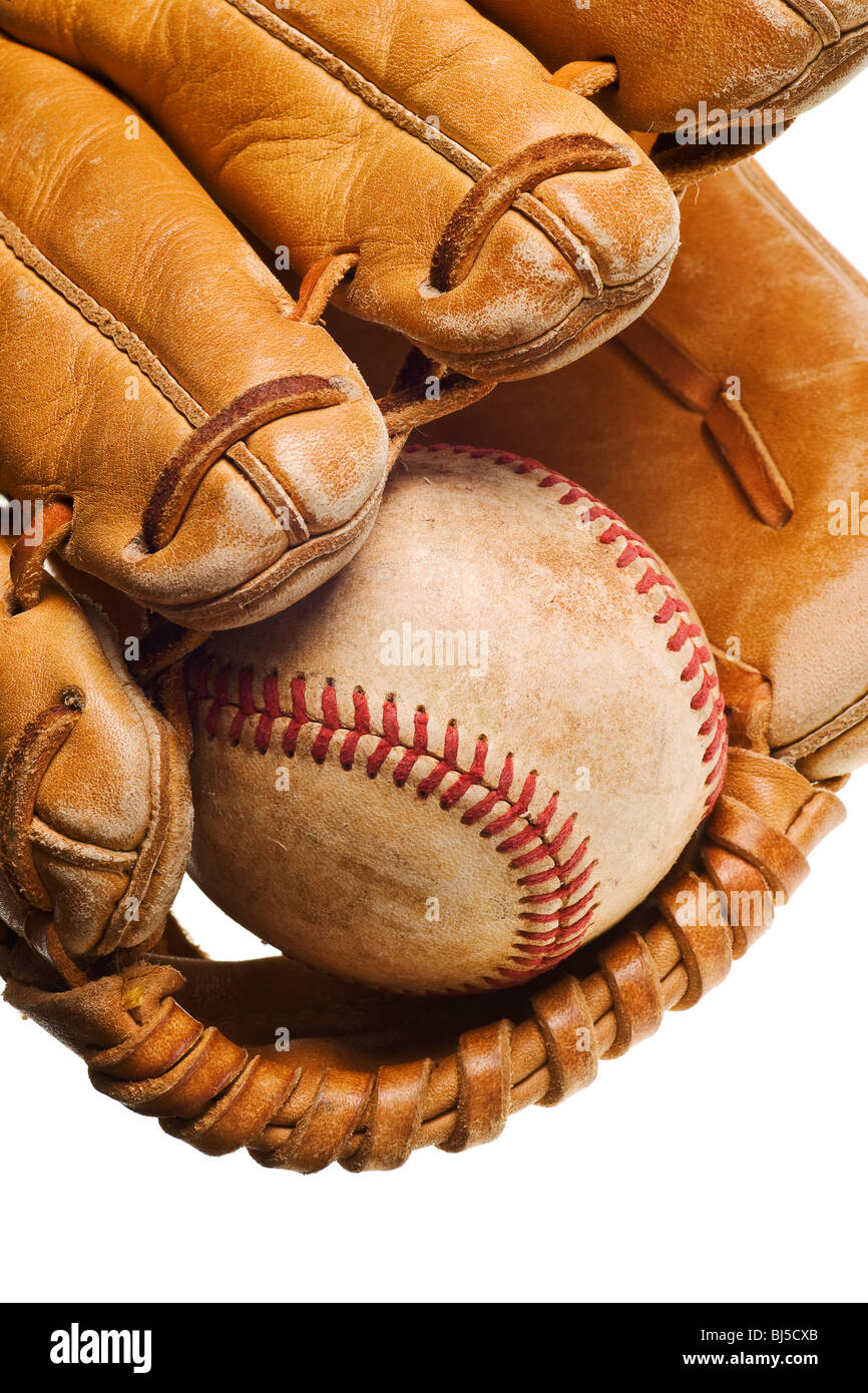 Il baseball in guanto mezzo isolato su sfondo bianco Foto Stock
