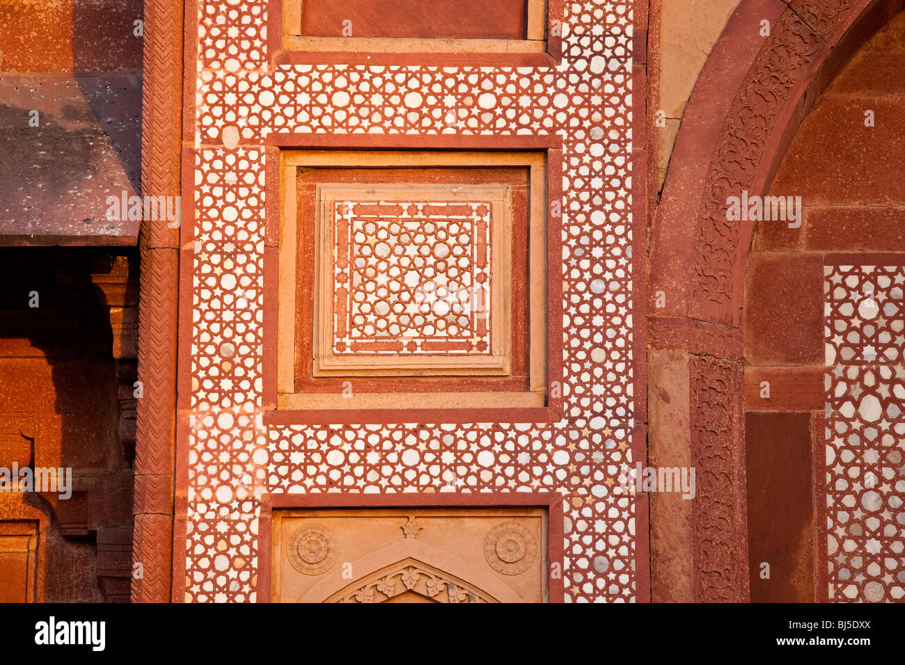 Dettaglio islamico all'interno della Moschea del Venerdì in Fatehpur Sikri India Foto Stock