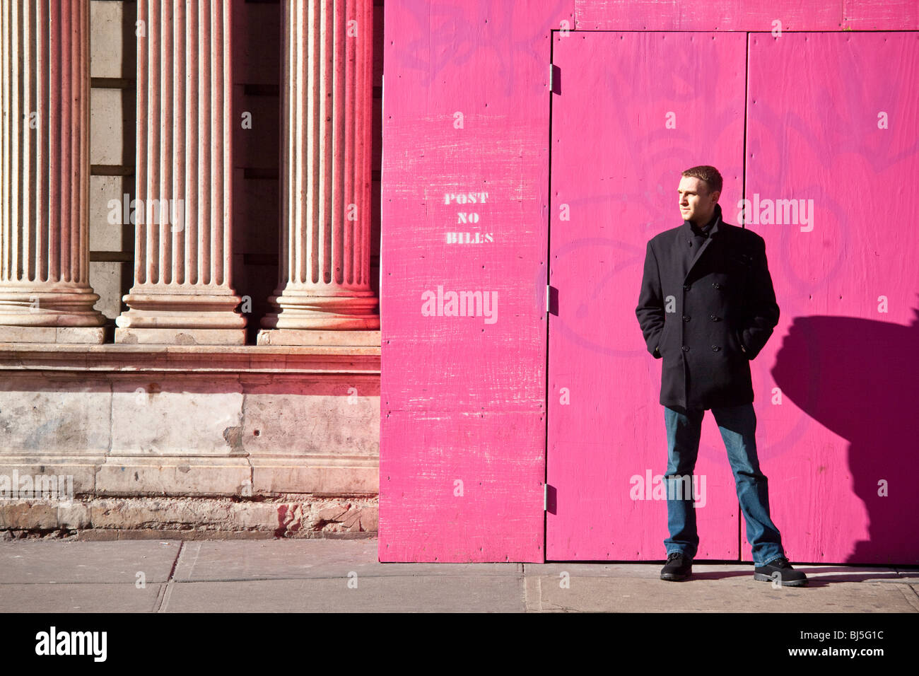 Uomo in Soho di New York City Foto Stock