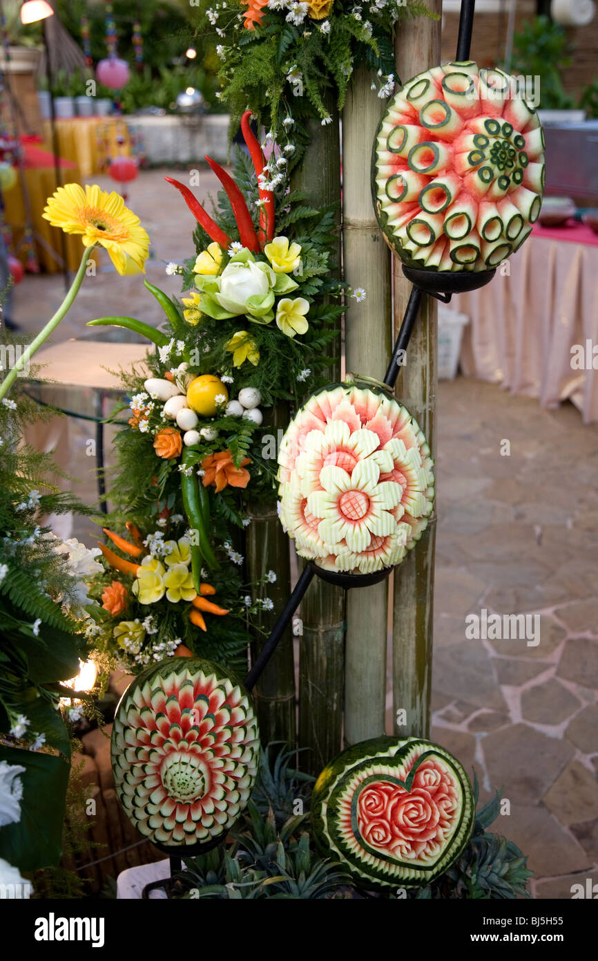 Scolpite cocomeri come parte di Thai visualizzazione decorativa Foto Stock