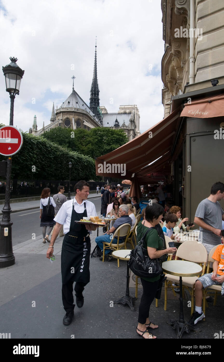 Bistrot e vicino alla cattedrale di Notre Dame di Parigi, Francia. Foto Stock