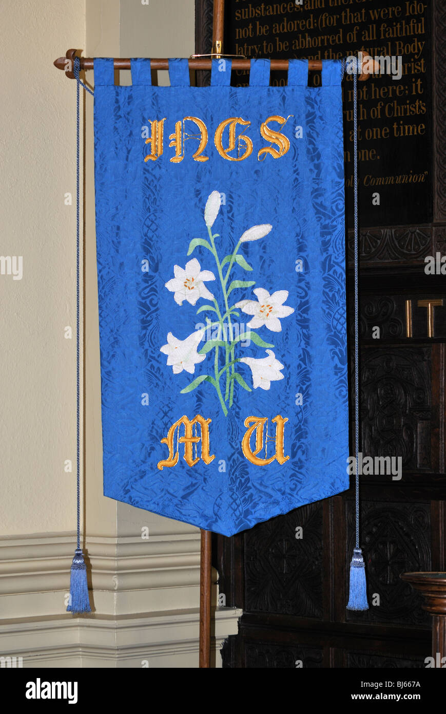 Le madri Unione banner. Chiesa di Sant'Anna, ing. Lake District Nazione Park, Cumbria, England, Regno Unito, Europa. Foto Stock