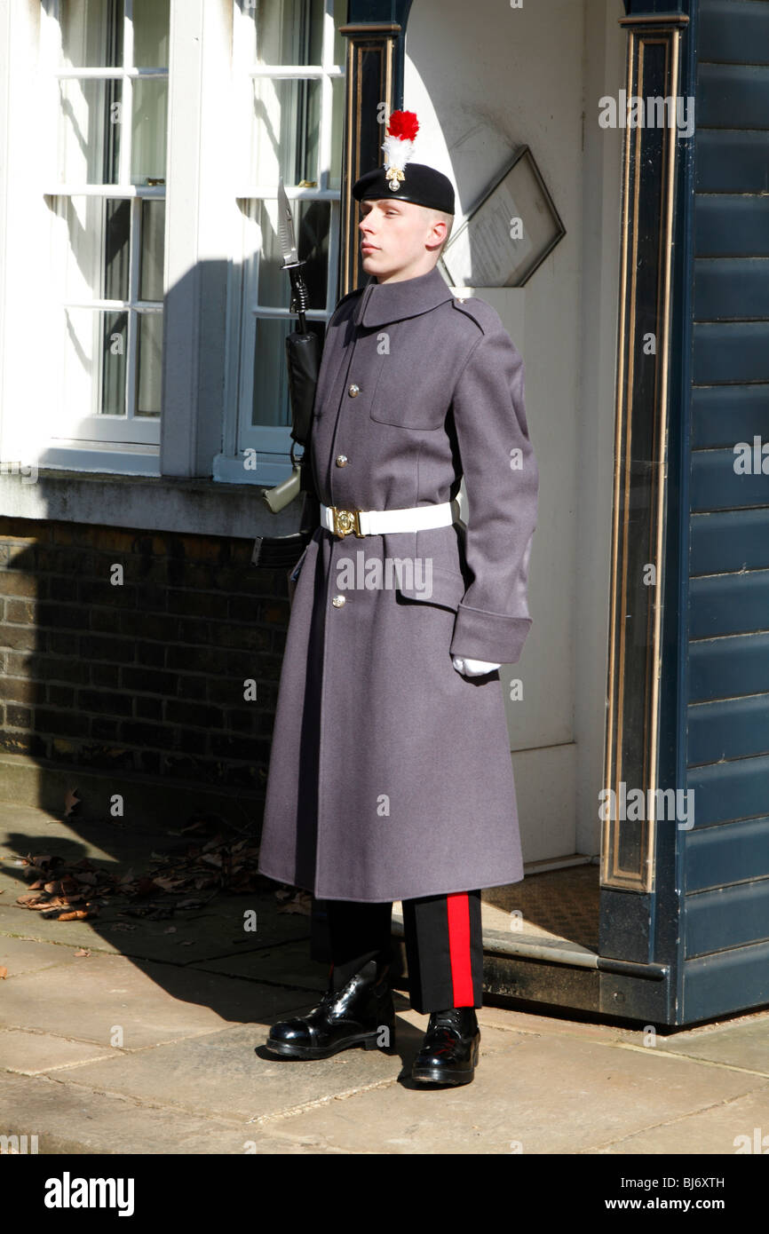 Queens guard fuori Clarence House, Londra Foto Stock