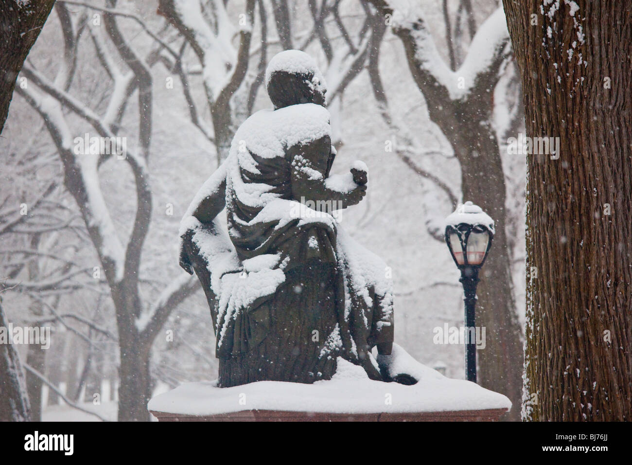 Statua di Robert Burns sulla Passeggiata letteraria nel Central Park di New York City Foto Stock