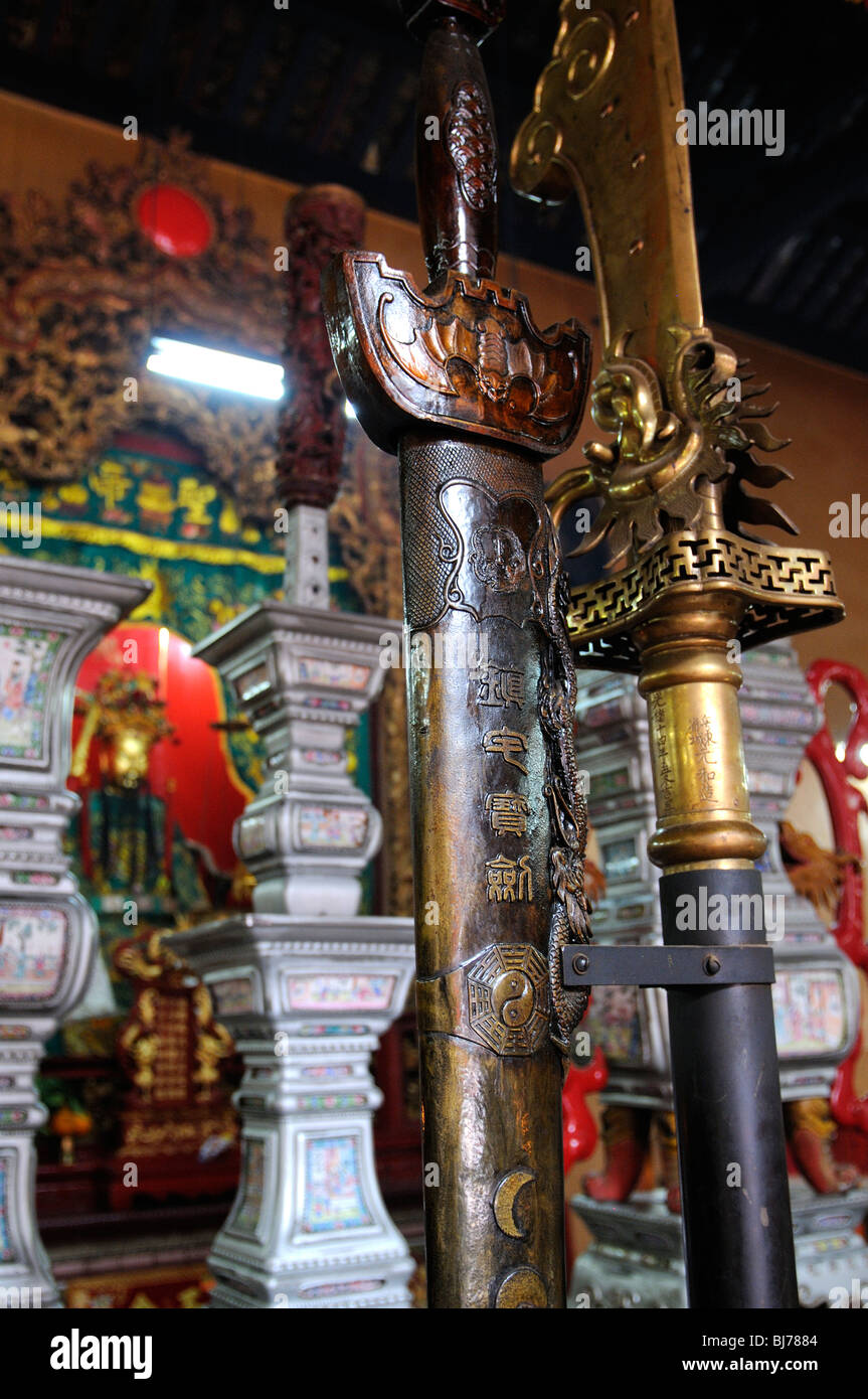 Guandi la spada, Tempio Guandi, Chinatown, Kuala Lumpur, Malesia Foto Stock