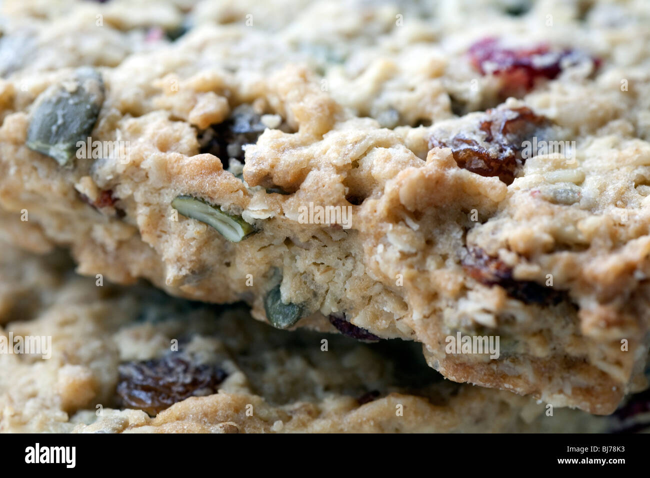 Immagine dettagliata di una coppia di granola bar fette Foto Stock