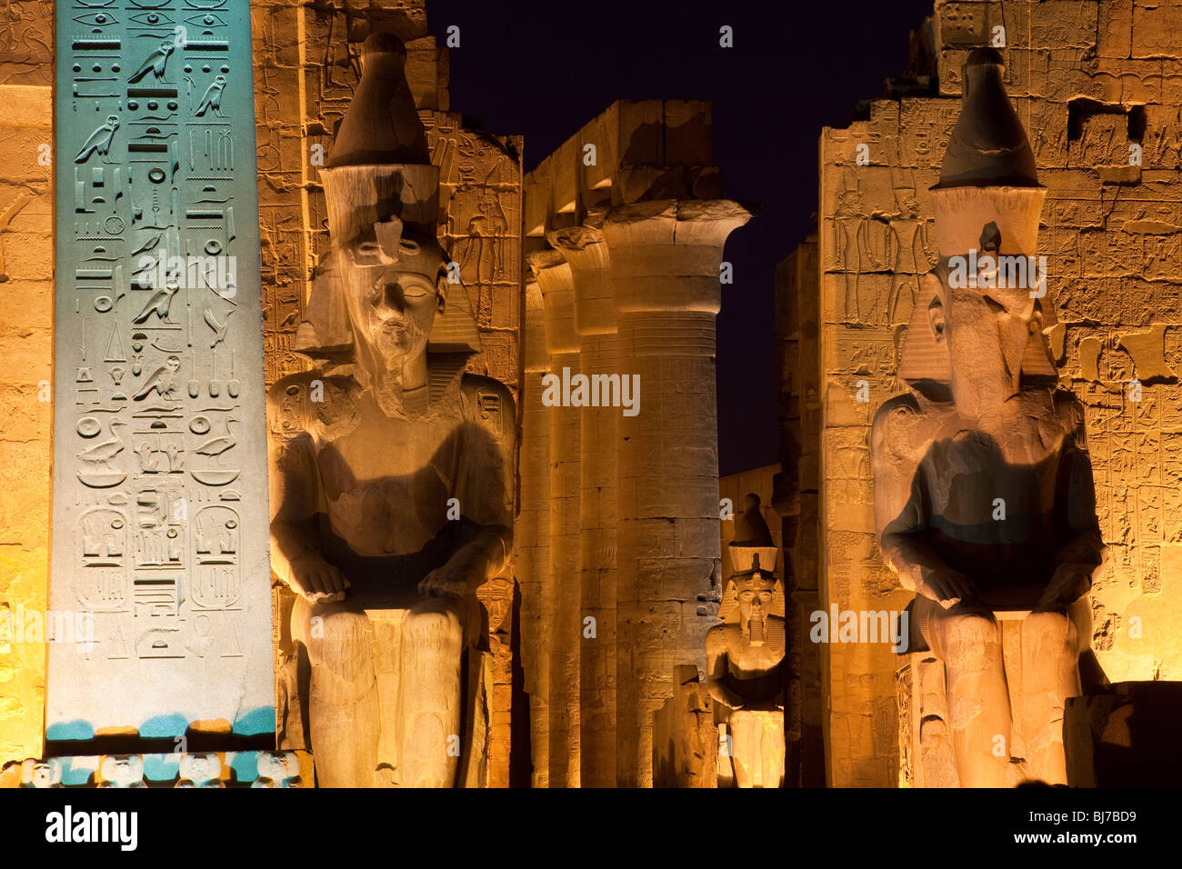 Pilone e obelisco di Ramses II, del Tempio di Luxor in Egitto Foto Stock