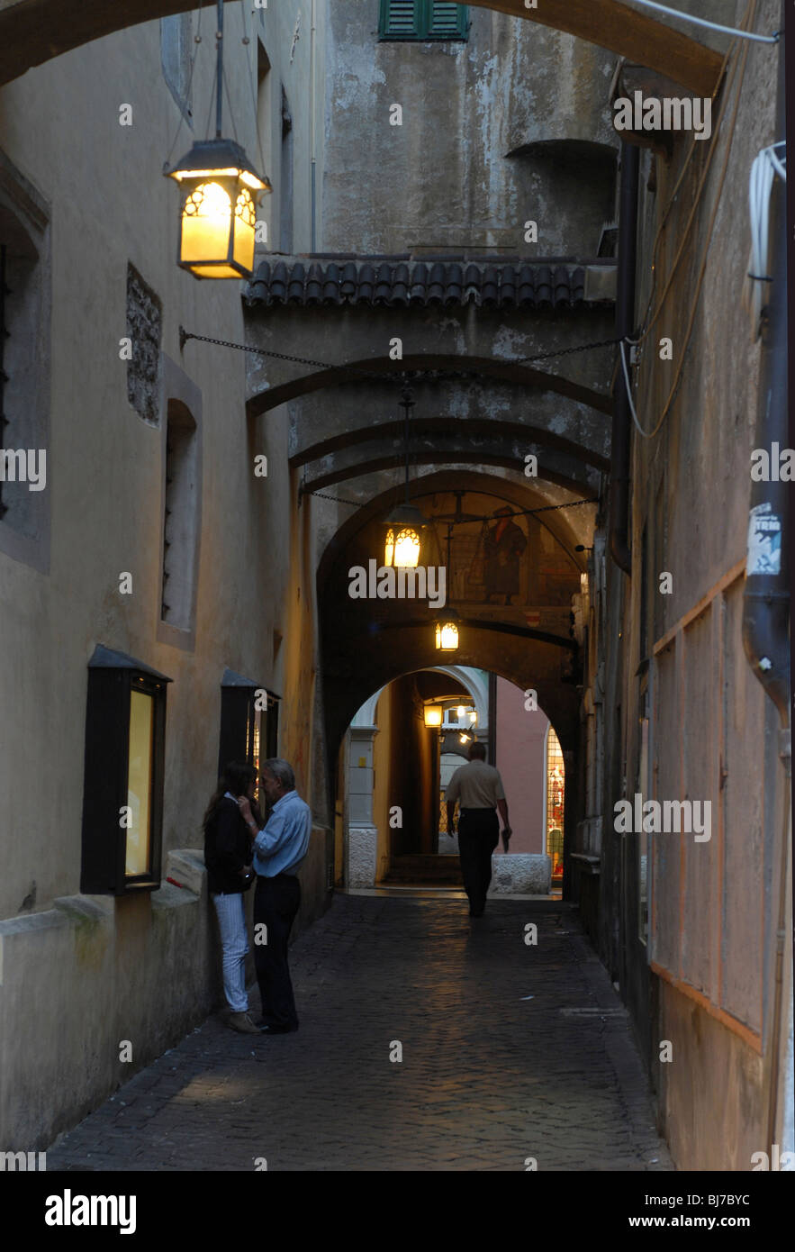 Centro storico vicolo, Bolzano, Italia Foto Stock