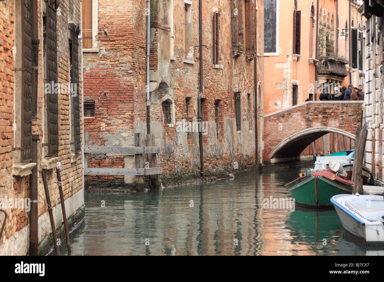 Edifici a canale veneziano Foto Stock