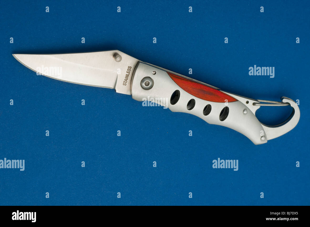 Un moderno coltello tascabile pieghevole ben progettato Foto Stock