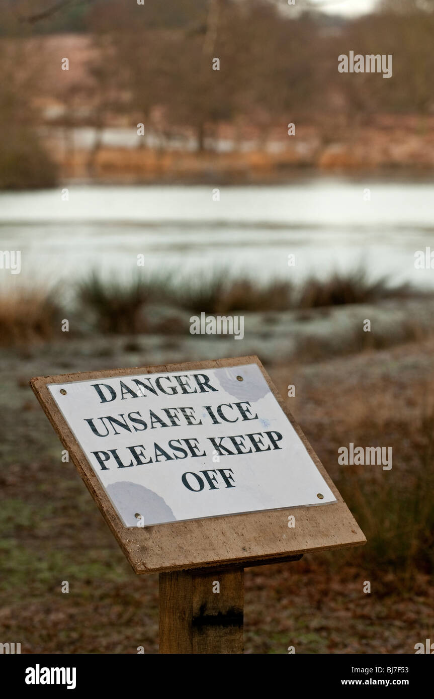Avvertenza - il ghiaccio non sicuri. Foto Stock