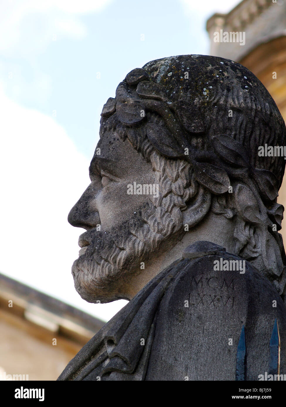 Il profilo di uno dei 'Herms' intorno al perimetro del Sheldonian Theatre. Broad Street Oxford. Foto Stock