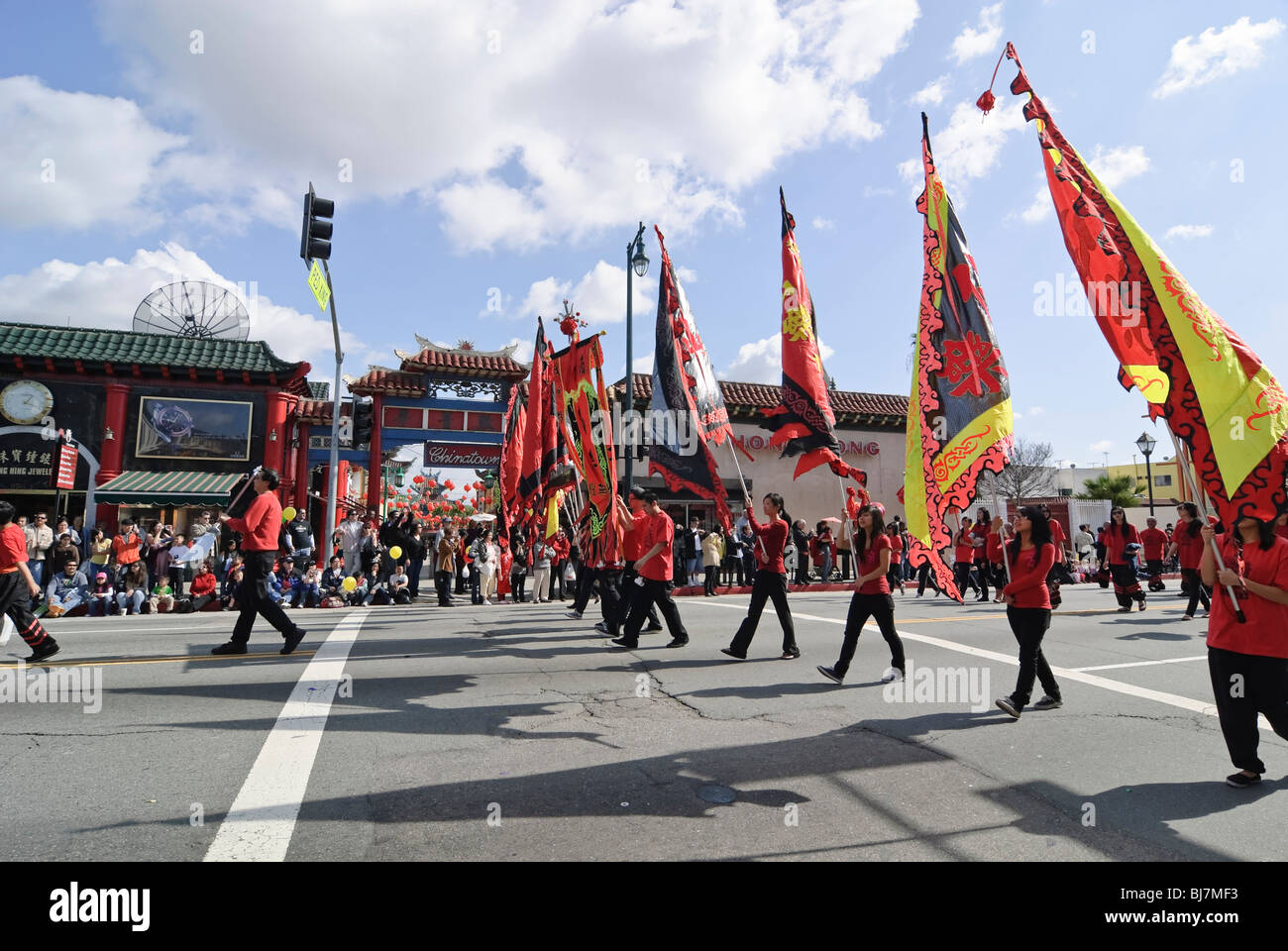 Anno Nuovo Cinese parade di Chinatown di Los Angeles, California. Dotate di Marching Band e galleggianti. Foto Stock