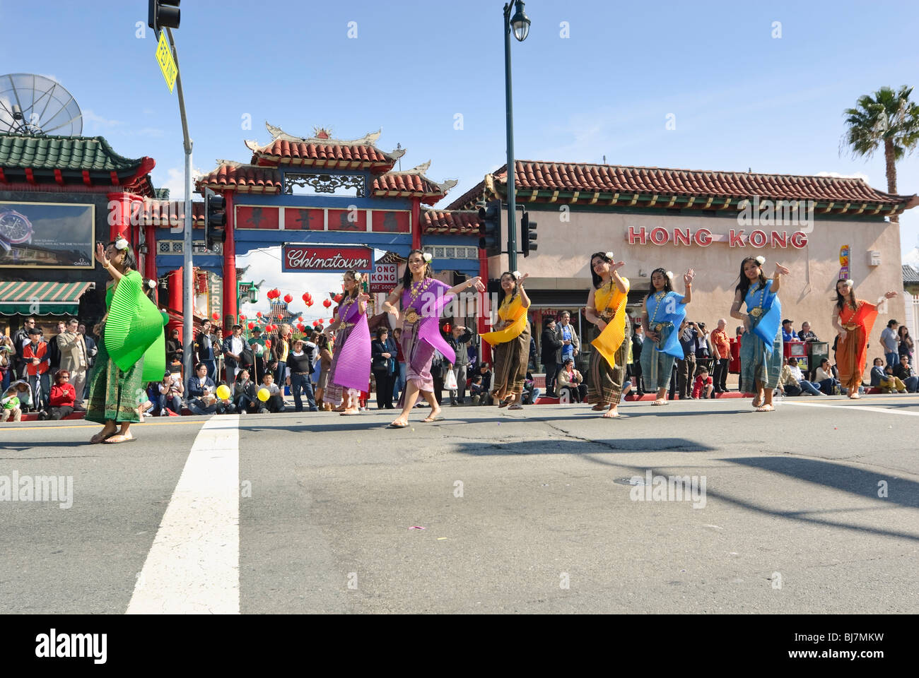Anno Nuovo Cinese parade di Chinatown di Los Angeles, California. Dotate di marching band, galleggianti e ballerini. Foto Stock