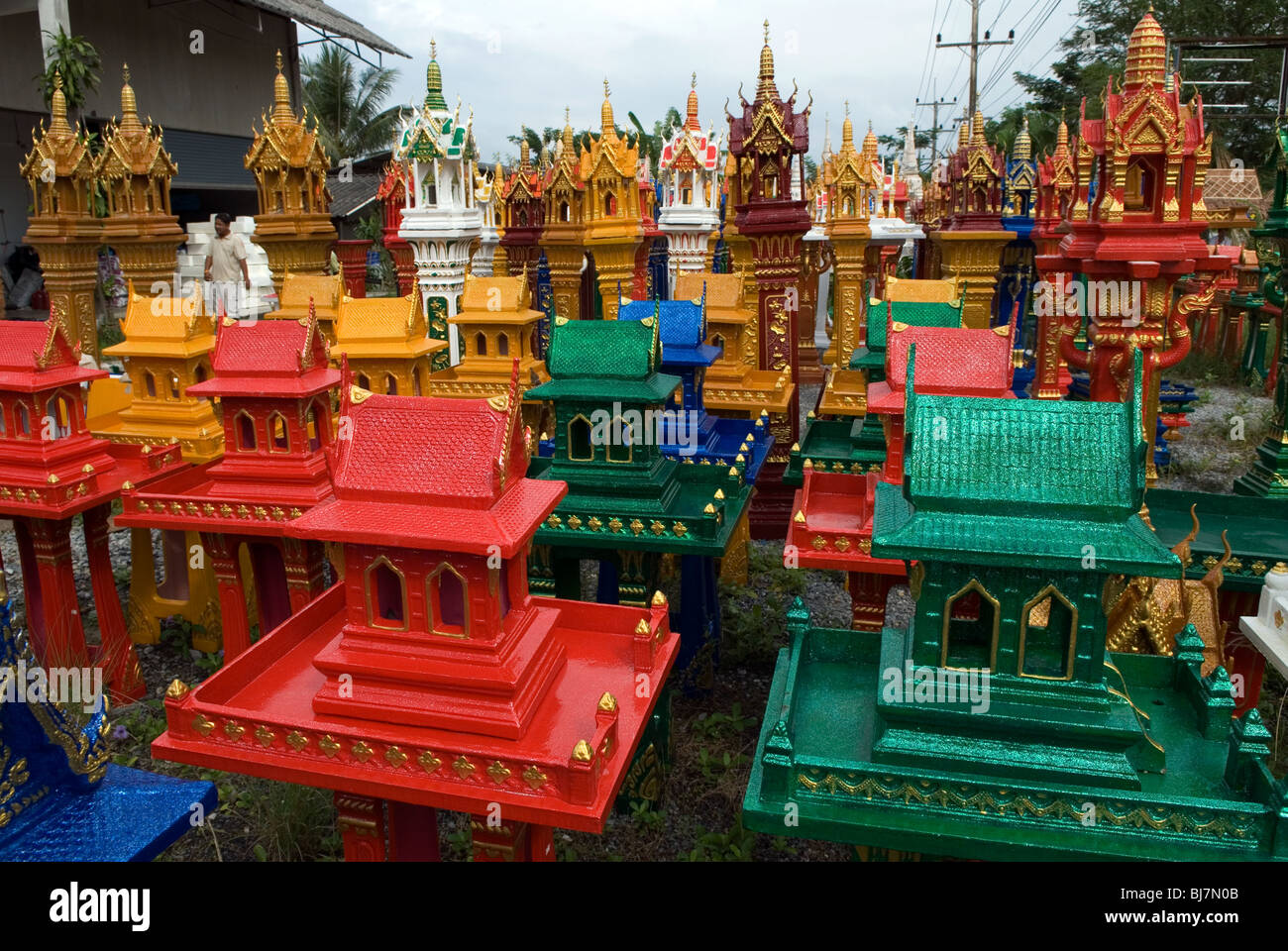 Provincia di Songkhla. Spirito case in vendita presso la banchina.Thailandia Foto Stock