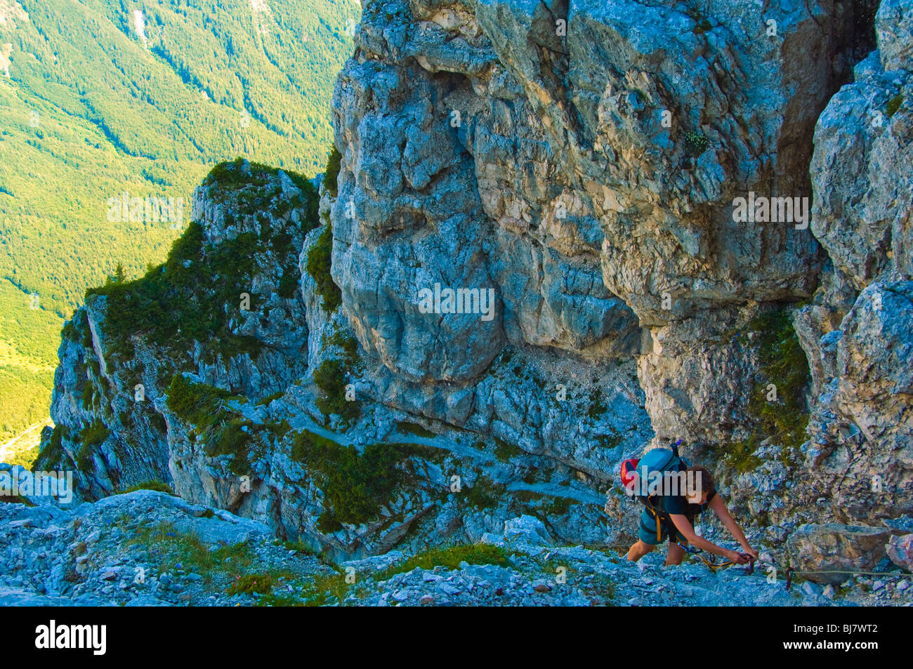 Arrampicata Tominsek rotta (Tominskova Pot), una via ferrata/percorso protetto sulla parete settentrionale del Triglav nelle Alpi Giulie, Slovenia Foto Stock