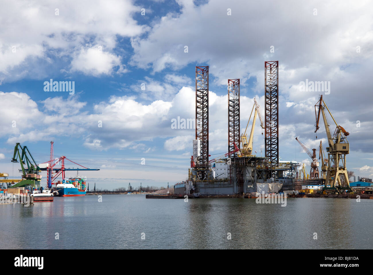 Piattaforma petrolifera in cantiere Foto Stock