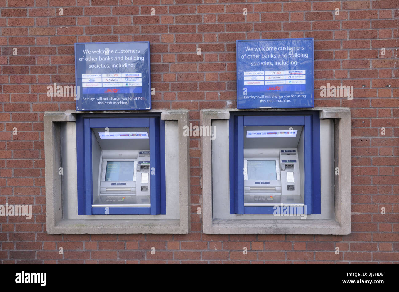 Due Barclays Bank foro nella parete ATM Bancomat, Cambridge Foto Stock