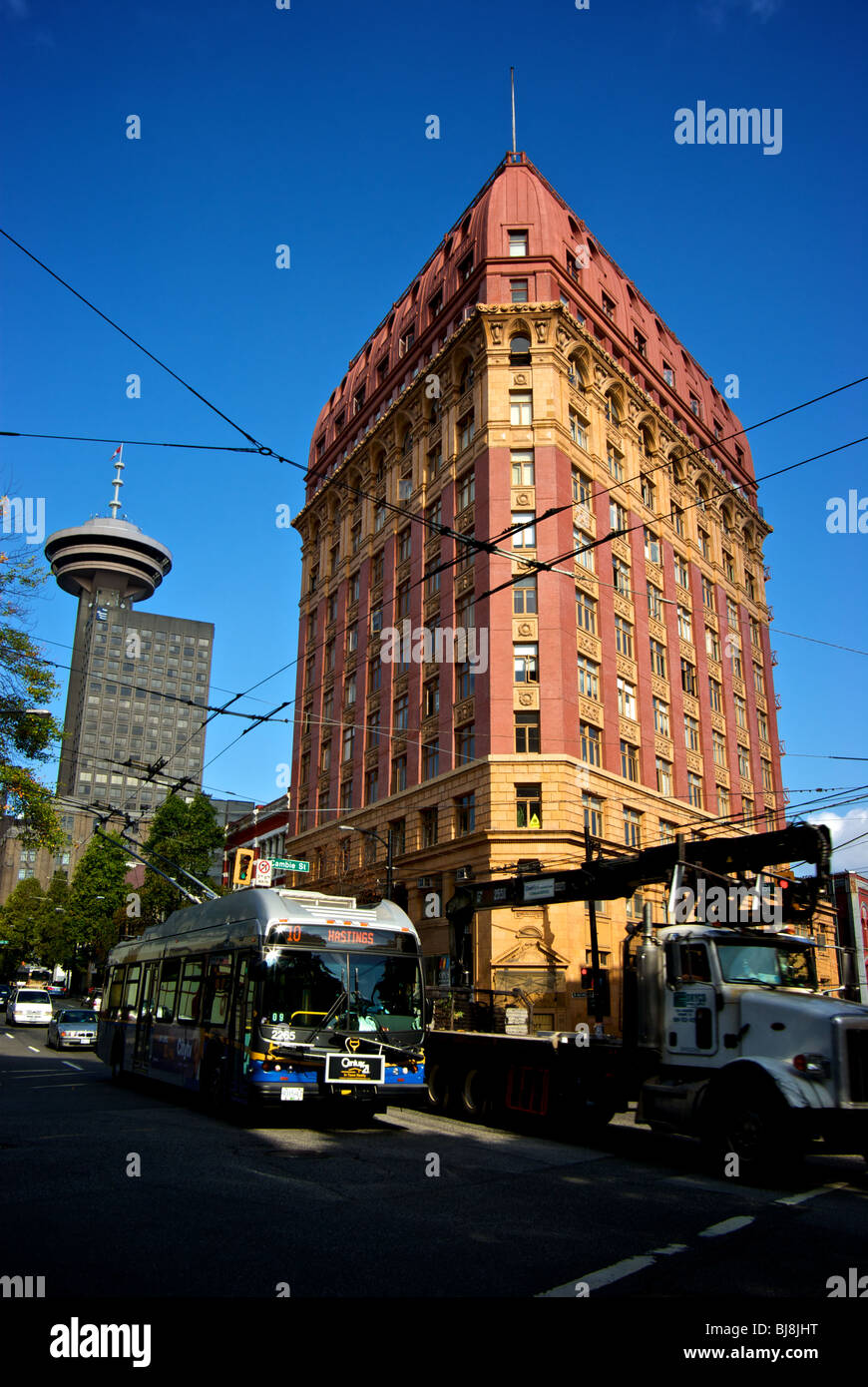 Hastings Cambie incrocio nella parte anteriore del patrimonio di Vancouver-status a forma di prisma 1910 Dominion edificio torre di uffici Foto Stock