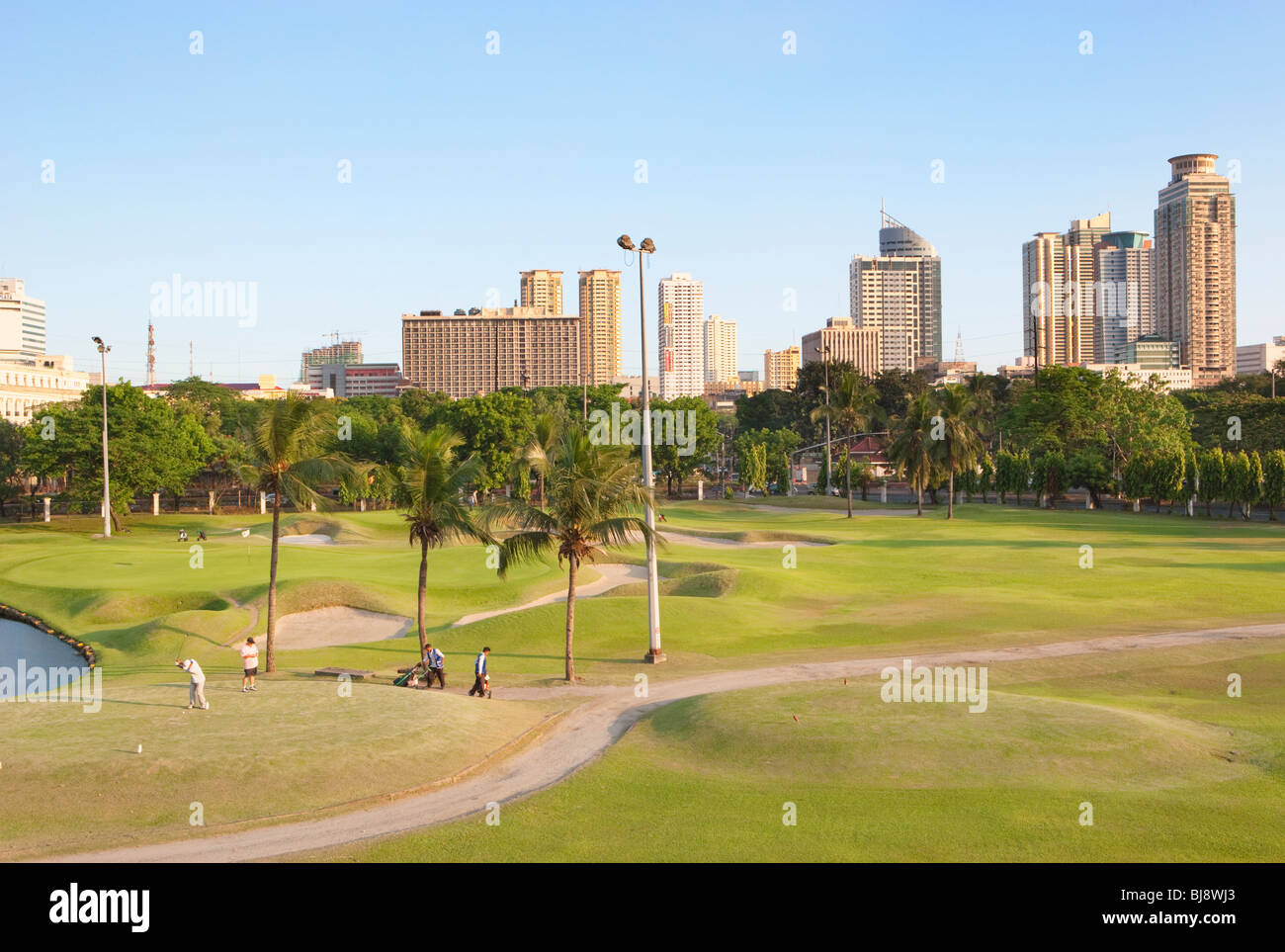 Intramuros golf club con Manila in background; Intramuros; Manila Filippine; Foto Stock