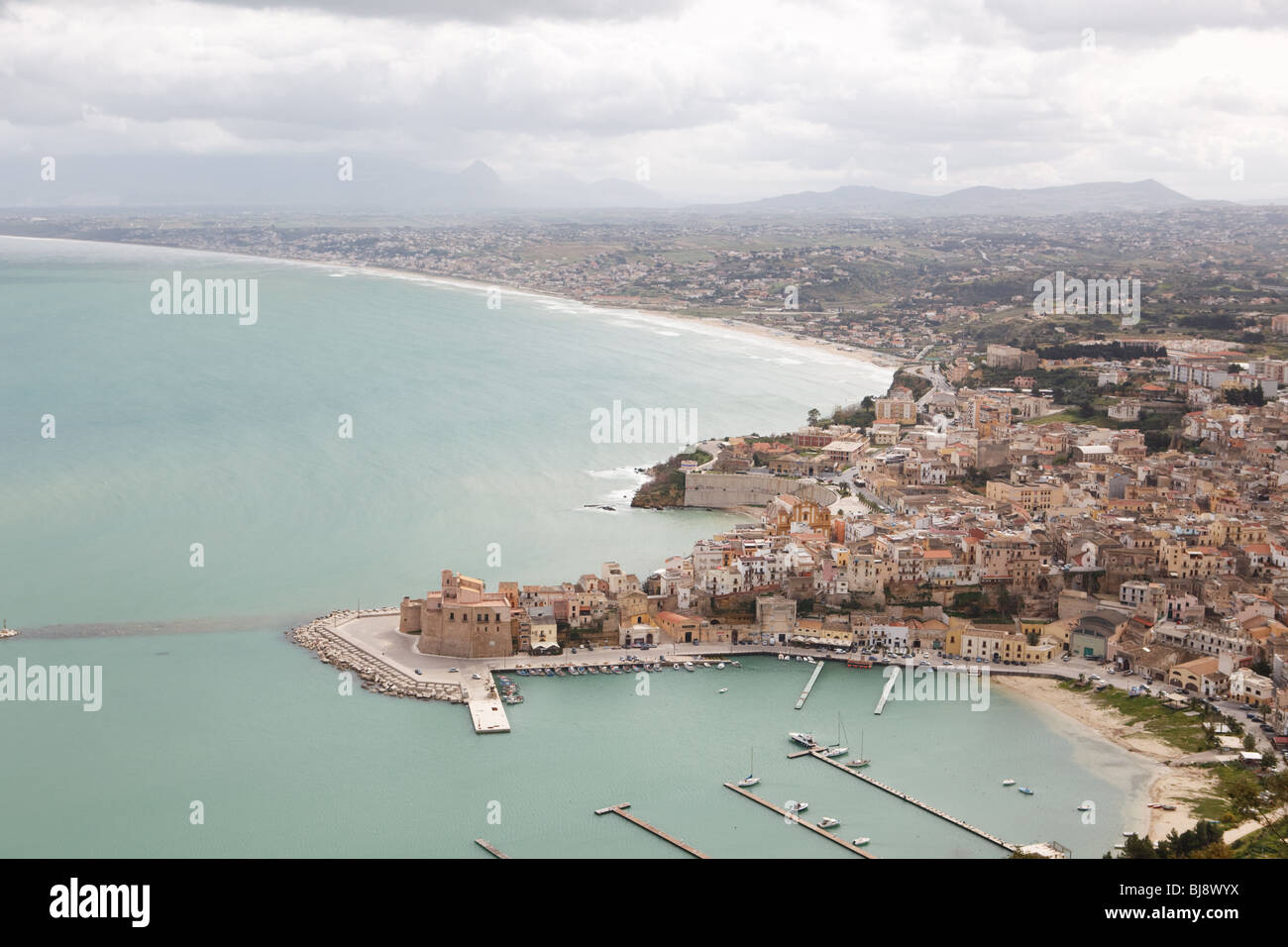 Villaggio siciliano paesaggio del porto Foto Stock