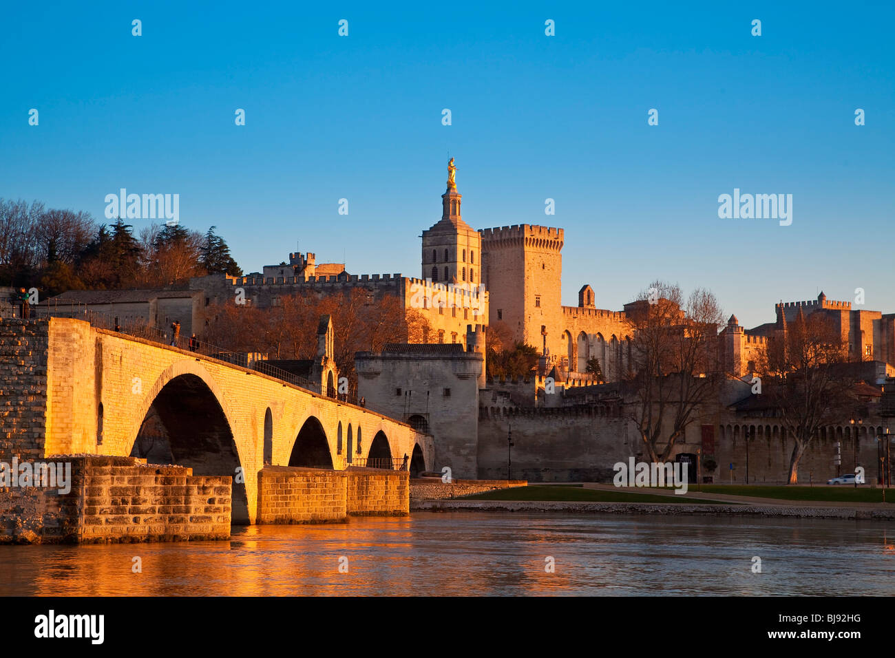 PALAIS DES PAPES E BENEZET BRIDGE, AVIGNON, Francia Foto Stock