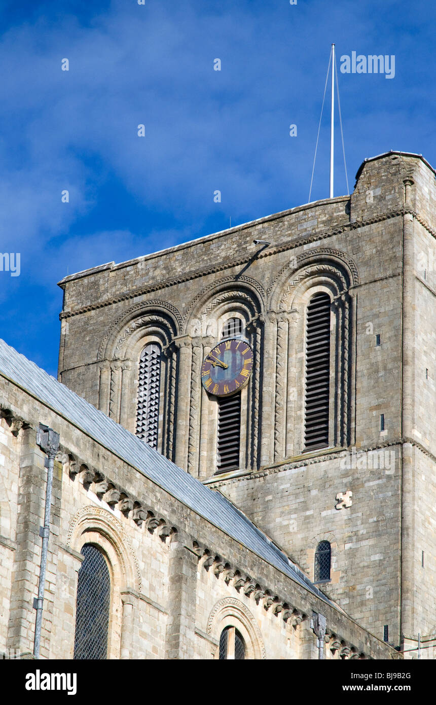 Torre con orologio, la Cattedrale di Winchester, Hampshire, Inghilterra,  Regno Unito, GB Foto stock - Alamy