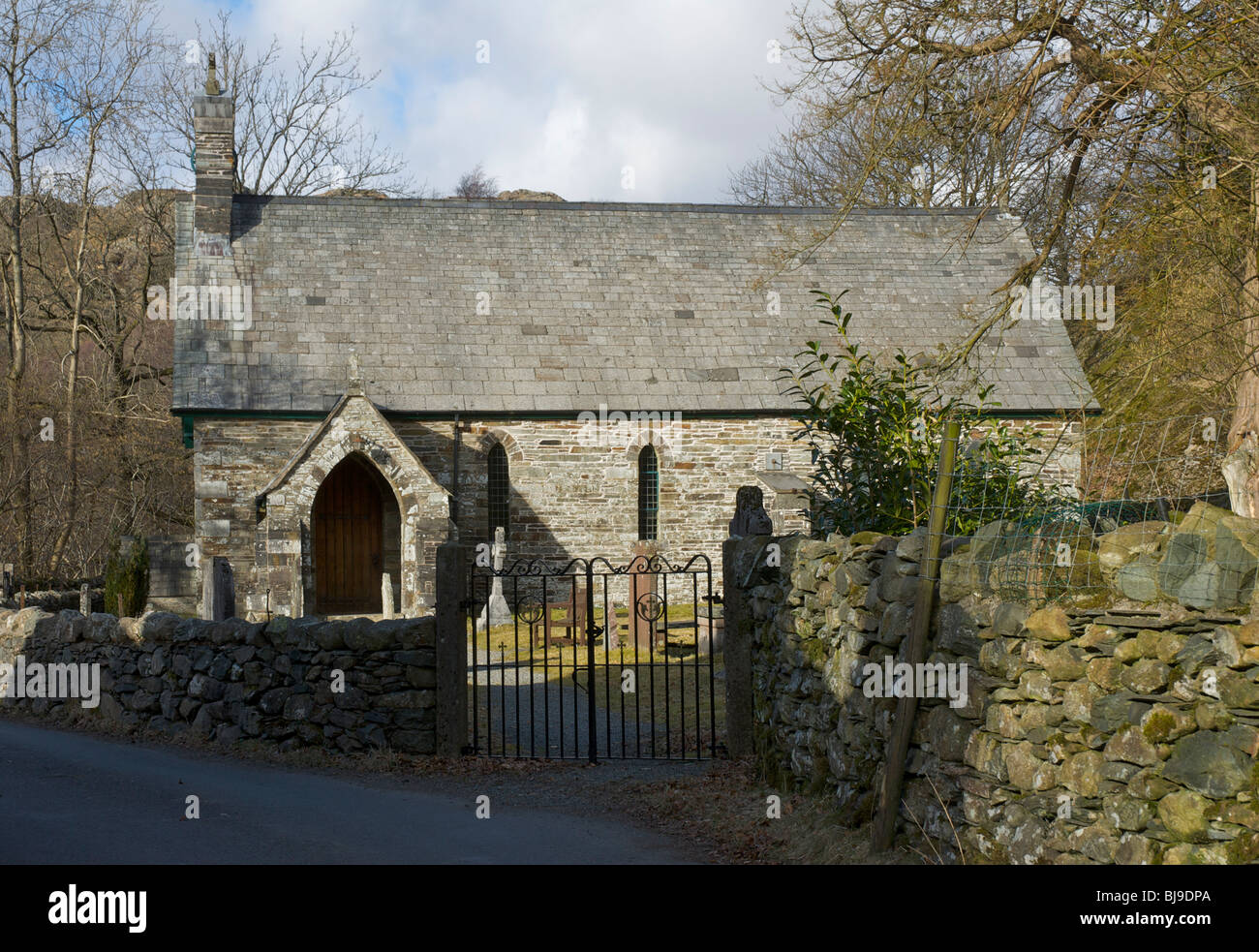 Chiesa della Santa Trinità, Seathwaite, Duddon Valley, Lake District, Cumbria, England Regno Unito Foto Stock