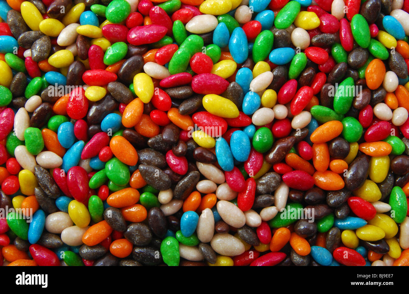 Molte diverse piccole caramelle colorate Foto stock - Alamy