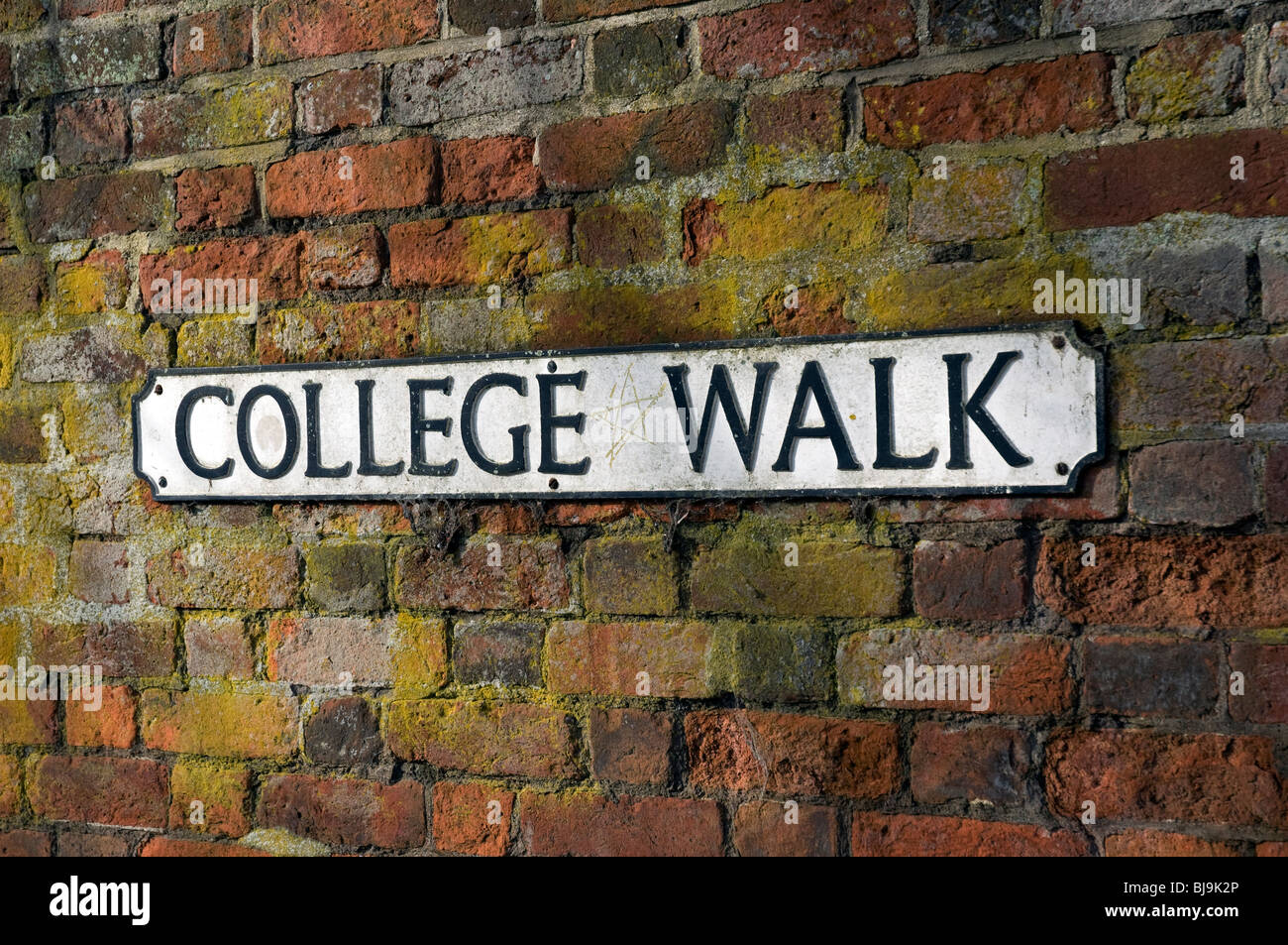 College a piedi cartello stradale Winchester Hampshire Inghilterra, Regno Unito, GB. Foto Stock