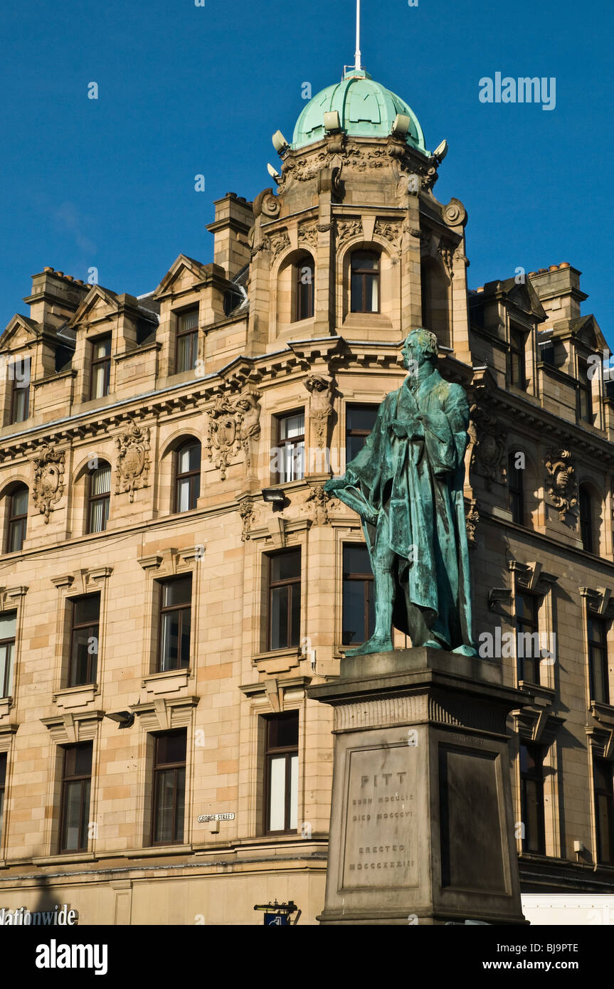 Dh GEORGE STREET EDINBURGH William Pitt il Primo Ministro statua Fredrick Street George street Foto Stock