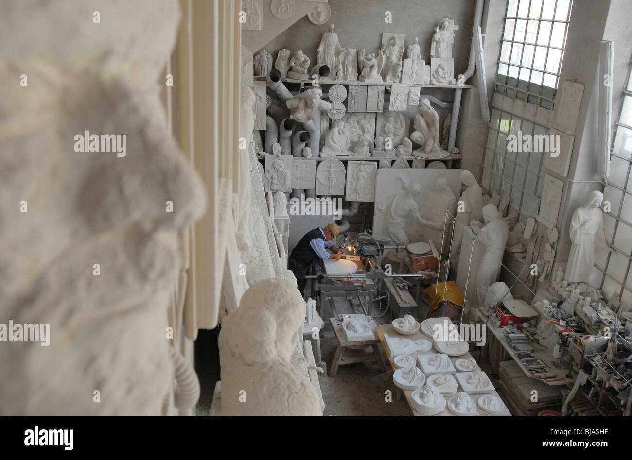 Stonesculptor's workshop, Lasa, Italia Foto Stock