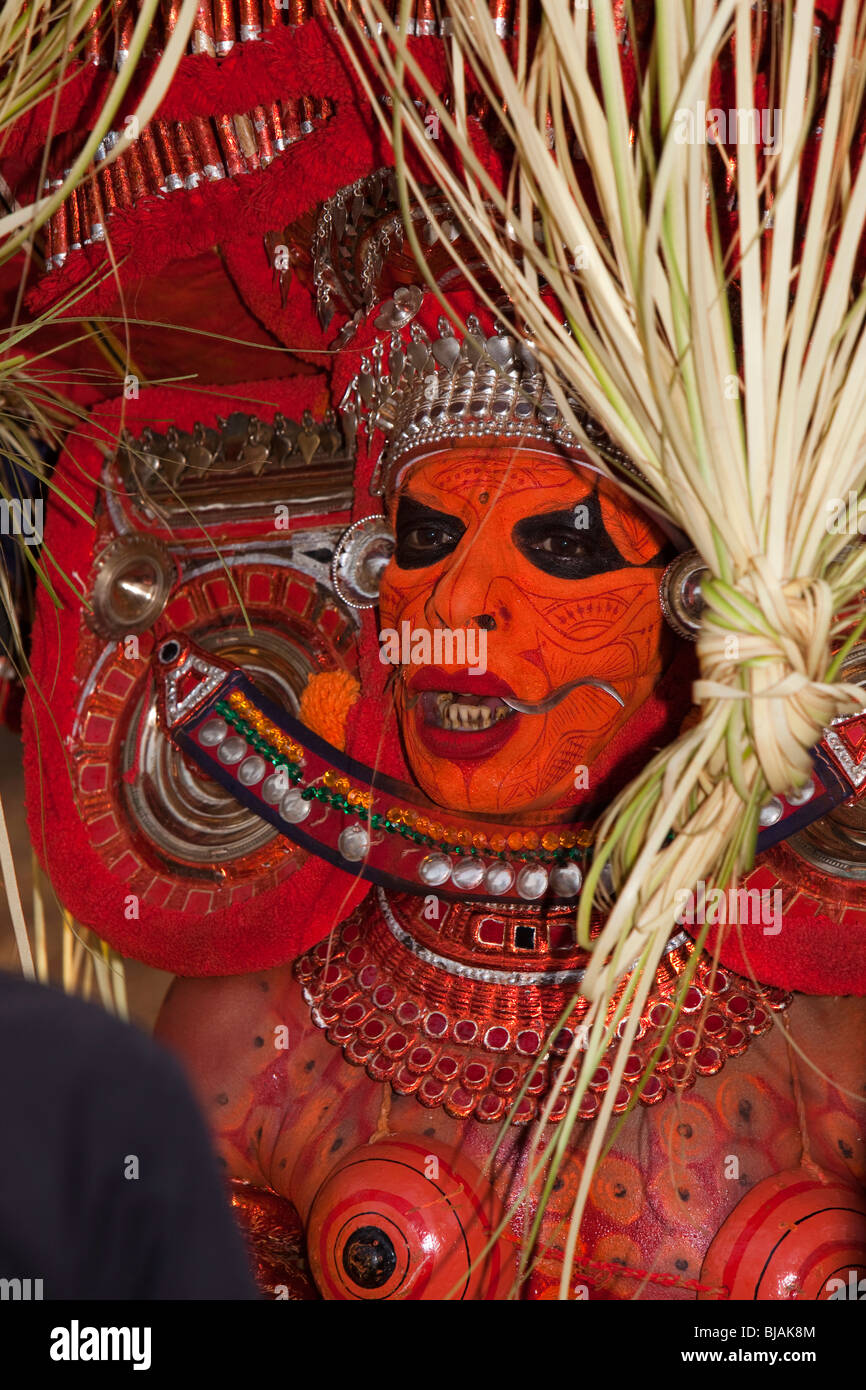 India Kerala, Cannanore (Kannur), Theyyam, divinità serpente Naga Kanni Foto Stock