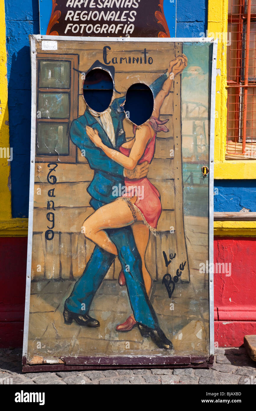 La pittura di ballerini di tango su Caminito a La Boca, Buenos Aires, Argentina Foto Stock