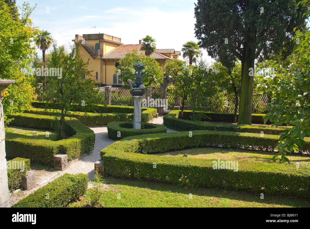 Giardino di Il Vittoriale la casa del poeta Gabrieli D'Annunzio a Gardone Riviera sul lago di Garda, Lombardia, Italia, Europa Foto Stock